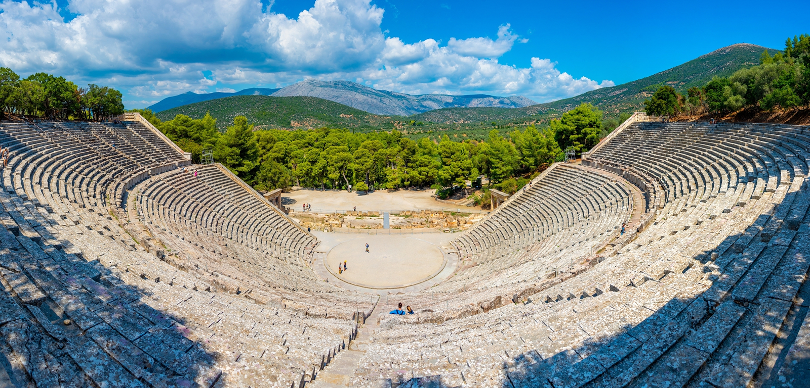 Древний театр в Асклепионе Эпидавра в Греции.png