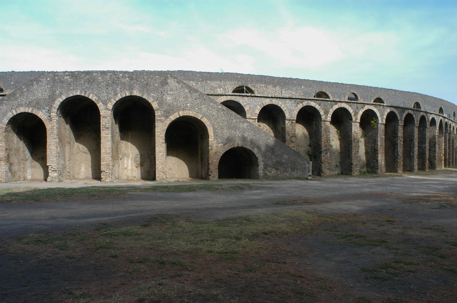 Стена амфитеатра в Помпеях