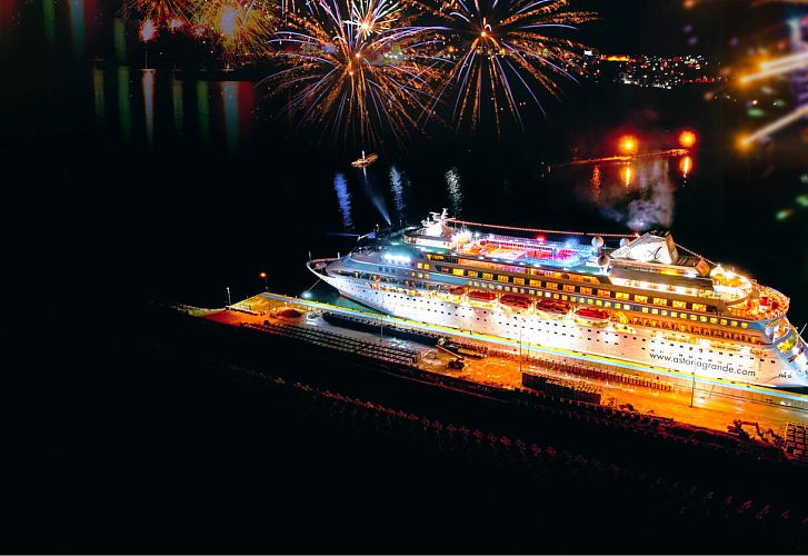 Лайнер Astoria Grande открывает праздничный сезон с серией специальных круизов в декабре и январе