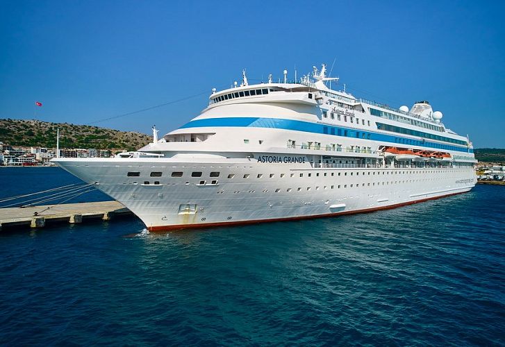 Кино в открытом море