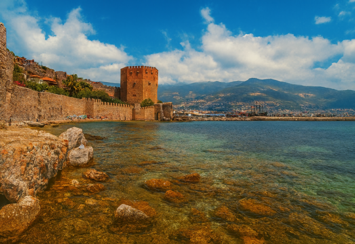 Красная башня Кызыл Куле